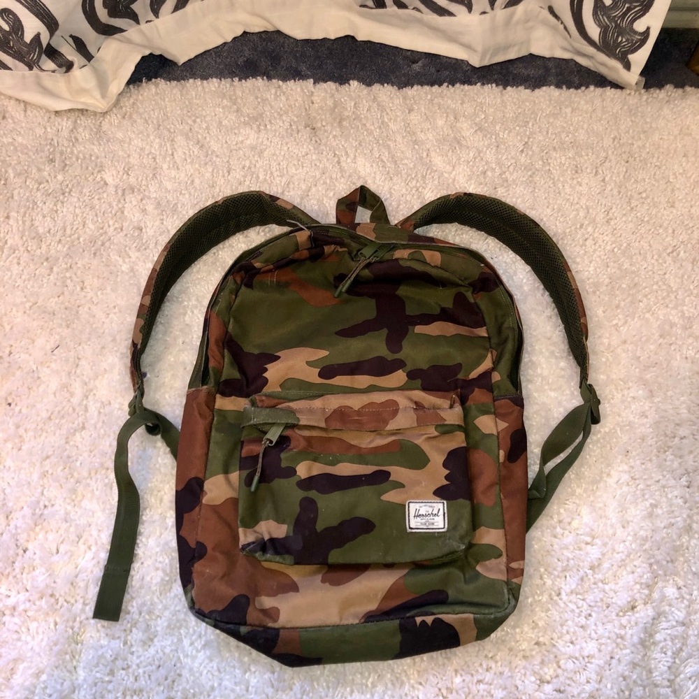 HERSCHEL SUPPLY CO. CAMO BACKPACK
